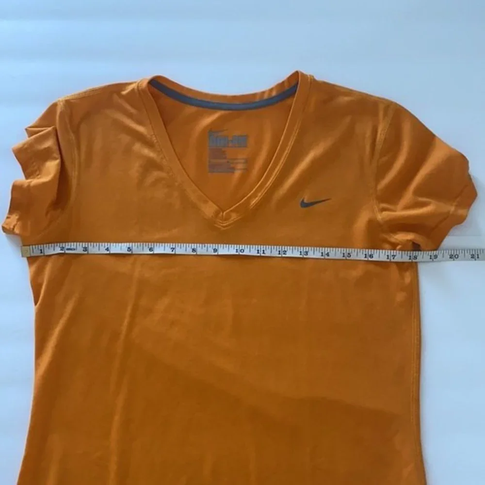 Nike Dri-Fit Regular Fit vneck Short Sleeve shirt Orange Medium